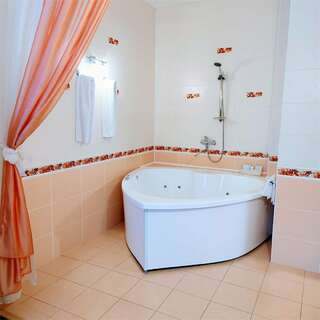 Гостиница Снегурочка Кострома Люкс с гидромассажной ванной-6